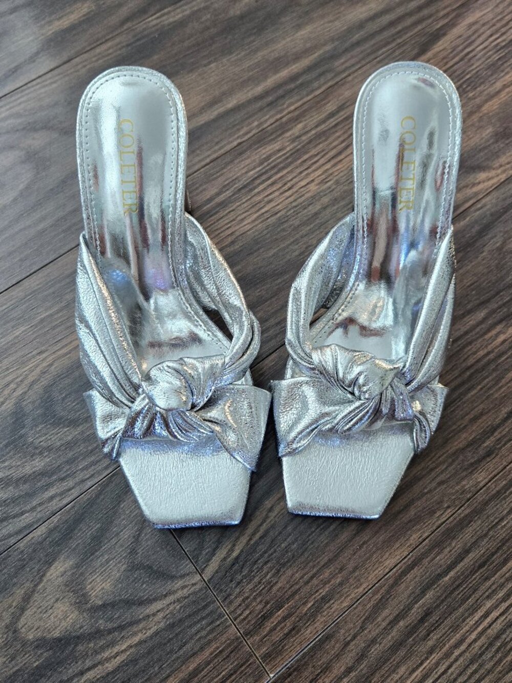 COLETER Slip-On Metallic Silver Faux Leather Knotted Slides NWOT/SIZE 6